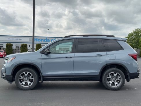 Used 2023 Honda Passport TrailSport image 2