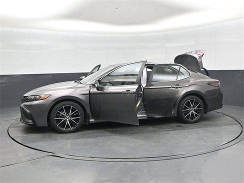 Used 2024 Toyota Camry SE image 49