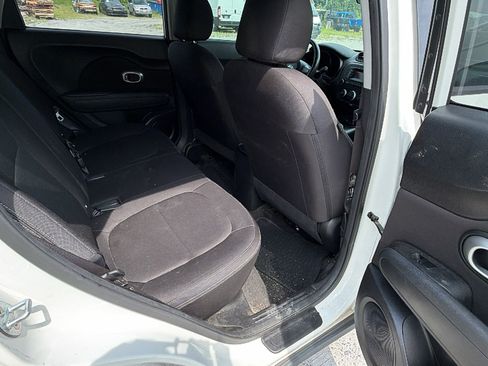 Used 2016 Kia Soul FWD image 16