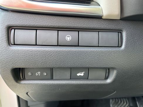 Used 2021 Nissan Rogue SV w/ Premium Package image 12