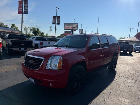 Used 2013 GMC Yukon XL SLE w/ Suspension Package, Off-Road AWD/4WD image 3