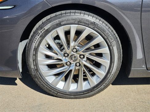 Used 2022 Lexus ES 300h Ultra Luxury image 10