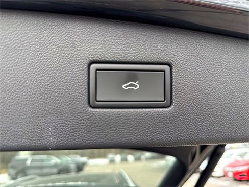 Used 2022 Volkswagen Tiguan SE image 24