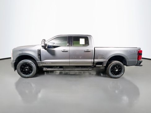 Used 2024 Ford F250 Lariat w/ Black Appearance Package AWD/4WD image 9