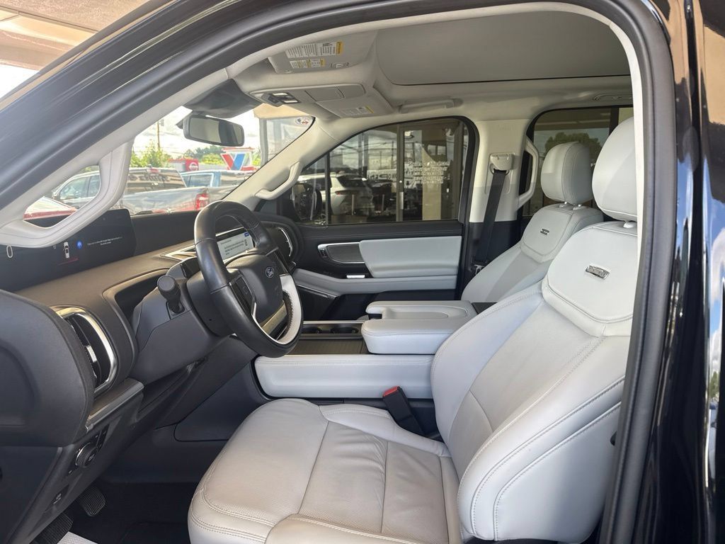 Certified 2025 Ford Expedition Platinum w/ Driver's Package AWD/4WD image 13