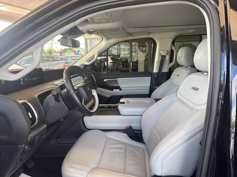 Used 2025 Ford Expedition Platinum w/ Driver's Package AWD/4WD image 13