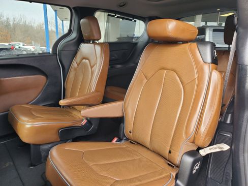 Used 2019 Chrysler Pacifica Limited w/ Tire & Wheel Group image 25