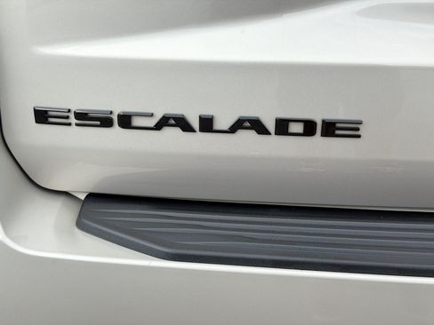 Used 2023 Cadillac Escalade ESV Sport Platinum w/ LPO, ONYX Package AWD/4WD image 11