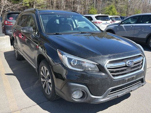 Used 2018 Subaru Outback 2.5i Touring AWD/4WD image 3