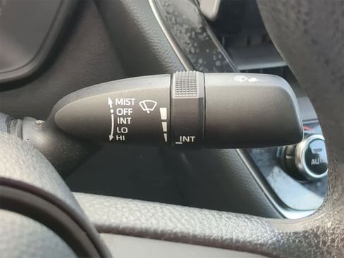 Used 2020 Toyota Corolla LE image 31