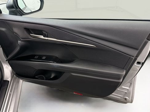 Used 2025 Toyota Camry LE image 33