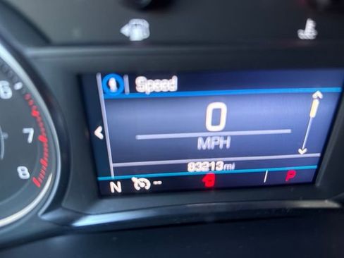 Used 2023 GMC Acadia SLE image 13