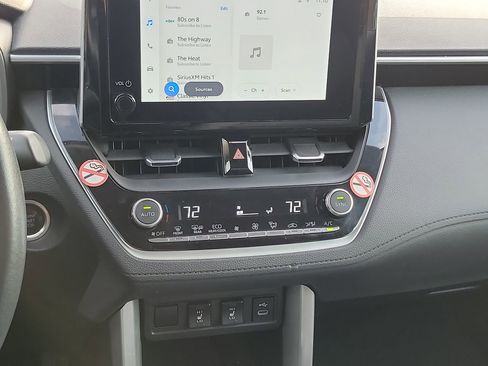 Used 2023 Toyota Corolla Cross XLE image 18