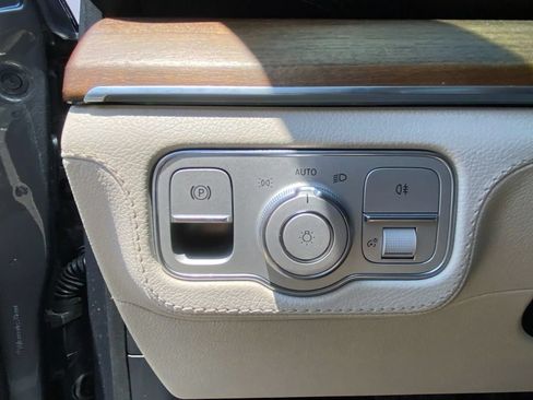 Used 2025 Mercedes-Benz GLE 350 4MATIC w/ AMG Line Exterior image 16