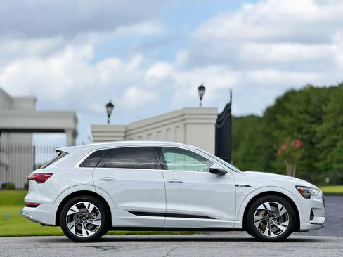 Used 2022 Audi e-tron Premium AWD/4WD image 6