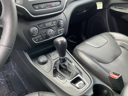 Used 2023 Jeep Cherokee Altitude Lux AWD/4WD image 46