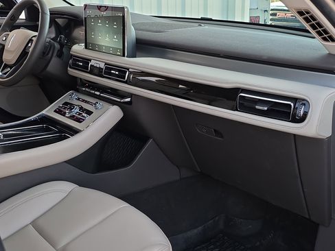Used 2023 Lincoln Aviator Standard w/ Elements Package image 37