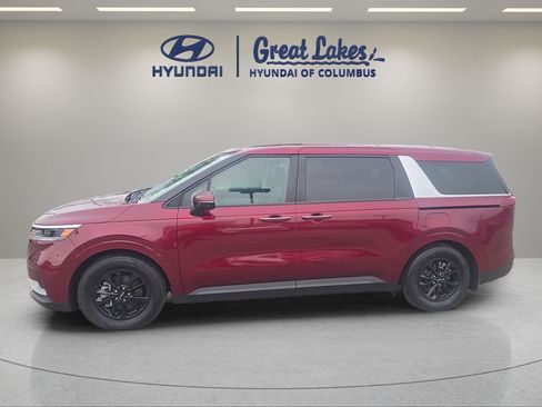 Used 2023 Kia Carnival LX FWD image 2
