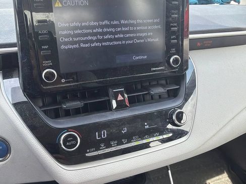 Used 2022 Toyota Corolla LE FWD image 6