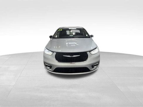 Certified 2024 Chrysler Pacifica Touring-L FWD image 5