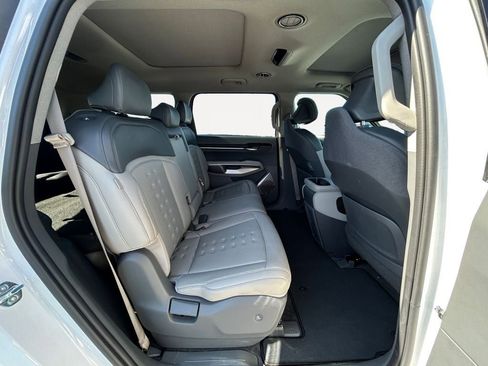 Used 2025 Kia EV9 Wind image 11