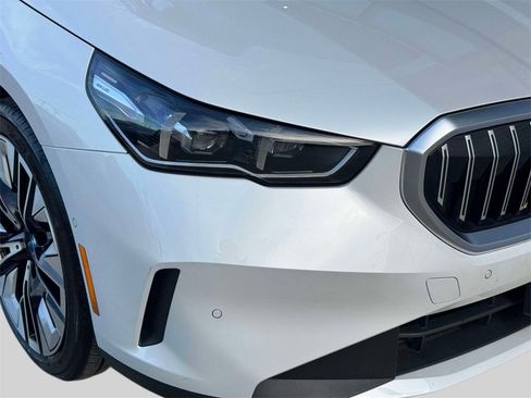 Certified 2024 BMW i5 eDrive40i w/ Convenience Package image 8