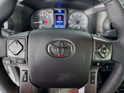 Used 2022 Toyota Tacoma TRD Sport w/ Technology Package image 16