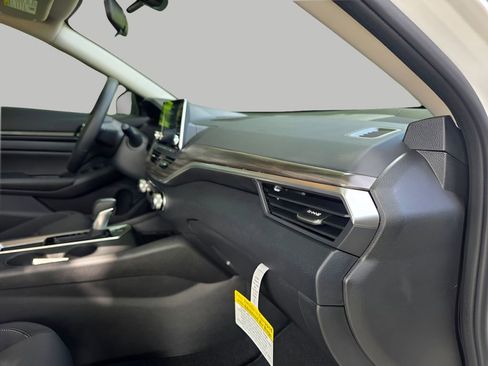 New 2026 Nissan Altima 2.5 SV FWD image 9