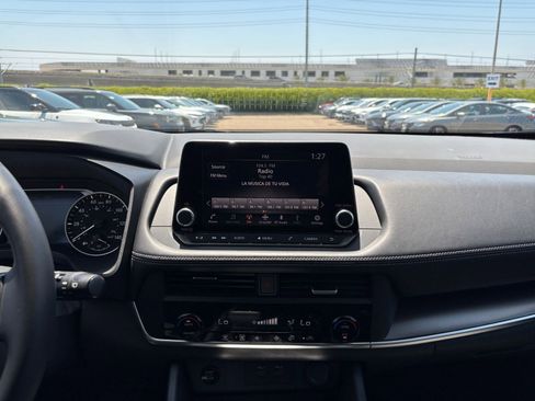 Used 2025 Nissan Rogue SV FWD image 17