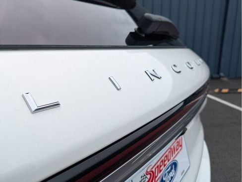 Used 2025 Lincoln Corsair AWD w/ Equipment Group 101A image 8