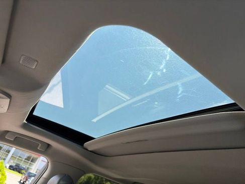Used 2022 Toyota Highlander XLE AWD/4WD image 38