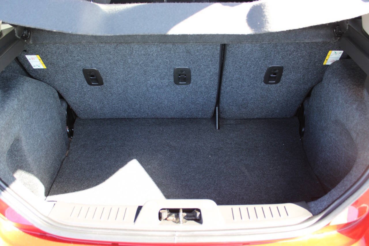 Used 2018 Ford Fiesta SE w/ Cold Weather Package FWD image 13