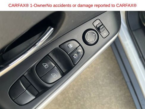 Used 2020 Nissan Kicks SR image 12