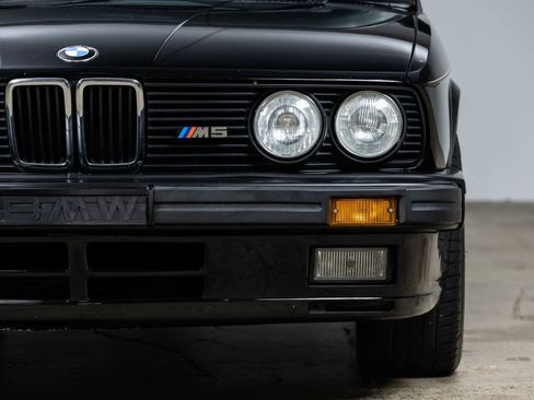 Used 1988 BMW M5 RWD image 16
