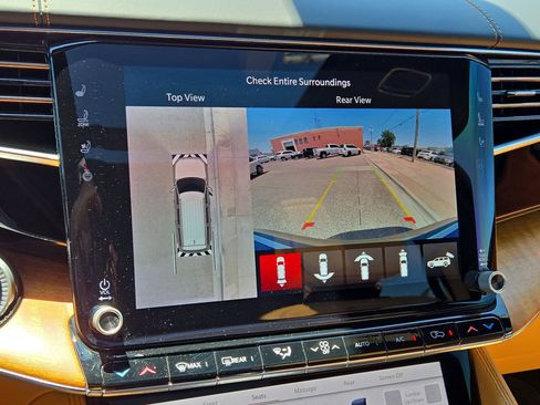 Used 2024 Jeep Grand Wagoneer L Series III w/ Rear Seat Video Group 1 AWD/4WD image 18