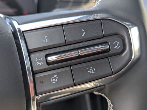 New 2025 GMC Acadia Denali w/ Super Cruise Package image 15