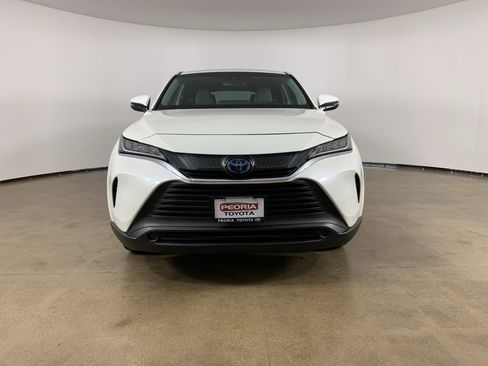 Used 2021 Toyota Venza LE image 2