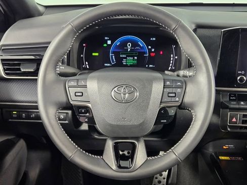 Used 2025 Toyota Camry SE image 21