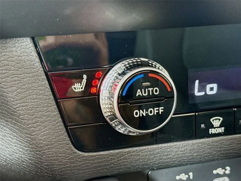 New 2025 Mitsubishi Outlander SE image 21