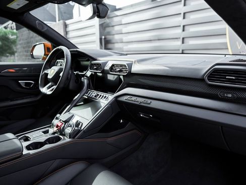 Used 2022 Lamborghini Urus image 40
