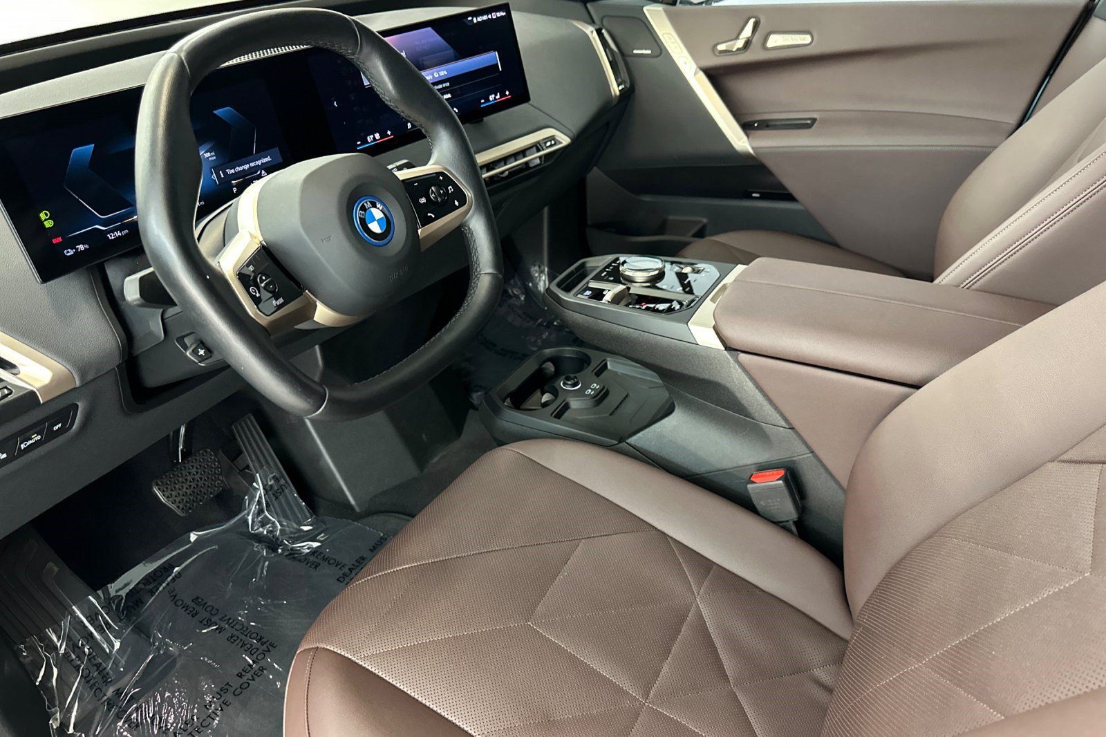 Certified 2024 BMW iX xDrive50 w/ Premium Package AWD/4WD image 4