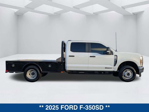 Used 2025 Ford F350 XL w/ XL Chrome Package image 3
