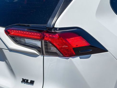 Used 2021 Toyota RAV4 XLE FWD image 8