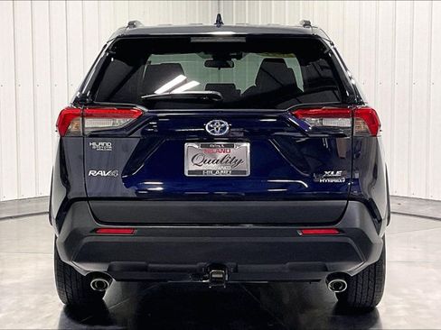 Used 2021 Toyota RAV4 XLE Premium AWD/4WD image 4