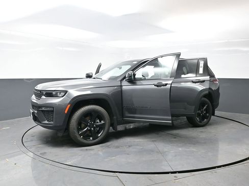New 2026 Jeep Grand Cherokee Limited w/ Limited Altitude Package AWD/4WD image 45