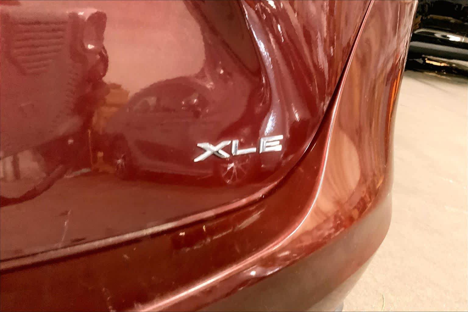 Used 2015 Toyota Avalon XLE Touring FWD image 19