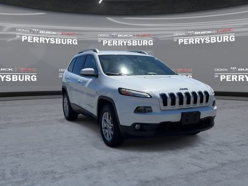 Used 2017 Jeep Cherokee Latitude w/ Cold Weather Group AWD/4WD image 2