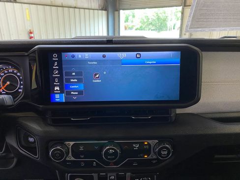 Used 2025 Jeep Wrangler Unlimited Sport AWD/4WD image 39