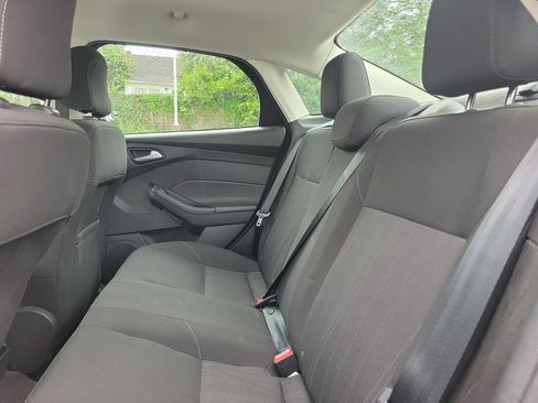 Used 2018 Ford Focus SE FWD image 14