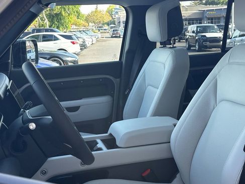 New 2026 Land Rover Defender 110 X-Dynamic SE image 6